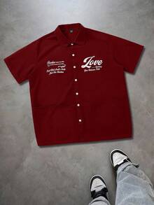 Manfinity Hypemode 加大码男士休闲短袖衬衫，年轻时尚，带口袋设计，宽松版型，适合通勤、户外活动、上学、节日礼物等多种场合。 - 酒紅色 - 查看 3