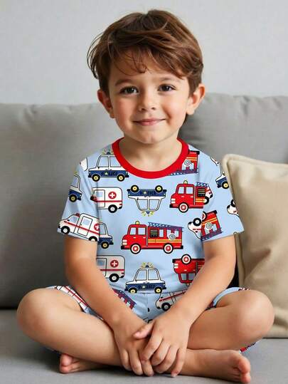 男童休闲卡通印花短袖T恤短裤睡衣套装，修身款，适合春夏穿着