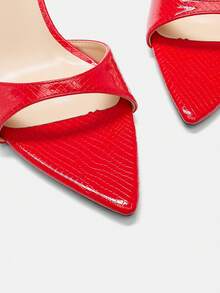 女士性感束腰宽趾穆勒凉鞋，配有交叉细踝带、尖头和优雅的猫跟，时尚百搭，适合春夏穿着，可用于派对、休闲、户外和旅行等场合，鞋面采用亮泽的异域蛇纹纹理，呈现鲜艳的红色。 - 紅色 - 查看 8