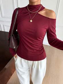 Modelyn Áo thun nữ dệt kim dài tay cổ cao màu đỏ rượu vang, kiểu dáng thanh lịch, thích hợp cho mùa xuân/hè, với thiết kế lệch vai và thắt eo. - Màu Đỏ Sâu - Xem 3