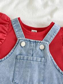 SHEIN Vintaside Kids 女婴两件套套装 - 白色罗纹上衣 + 蓝色牛仔刺绣背带连衣裙（带口袋），适合外出穿着 - 紅色 - 查看 4