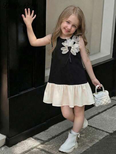 Đầm công chúa mùa hè cho bé gái (cỡ nhỏ) màu đen không tay, họa tiết hoa đen trắng, kiểu dáng tối giản thanh lịch, thích hợp cho các hoạt động thường ngày, dã ngoại, nghỉ lễ, tiệc tùng và nhiều dịp khác. Chất liệu mềm mại, thoải mái, mẫu thời trang mới Xuân/Hè 2026.