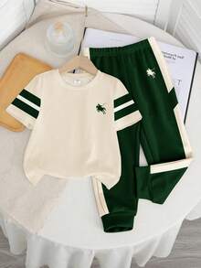 SHEIN Bộ đồ thể thao dáng rộng thoải mái, cổ tròn, tay ngắn và quần dài cho bé trai, kiểu dáng thể thao, thu đông mới. - Nhiều màu - Xem 2