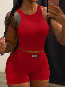 Slaydiva Conjunto de 2 piezas de punto minimalista y casual para mujer, con top corto sin mangas de cuello redondo y shorts ajustados de cintura alta - Rojo - Ver 6