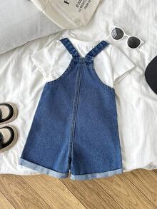 SHEIN Playful Pals Salopette en jean pour bébés garçons, 4 saisons, couleur jean bleu moyen, style universitaire, minimaliste, décontracté et confortable, design contrasté en patchwork, denim coton doux, confortable pour le port quotidien, les sorties et les voyages, nouvelle collection 2026 - Jean bleu - Voir 2