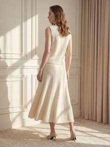 Suri Mira Nuevo conjunto de 2 piezas para otoño/invierno con chaleco de punto sin mangas de cuello redondo con flores 3D suelto y versátil, combinado con falda midi de línea A de punto para mujer - Beis - Ver 2