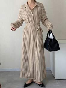 Livesso 春夏宽松商务休闲度假风时尚办公街头纹理条纹仿两件式腰带系带长款衬衫裙女装 - 米色 - 查看 8