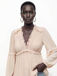 Maija 度假风波西米亚荷叶边V领杏色女式衬衫，适合海滩、假日、圣帕特里克节、复活节、春节、音乐节等场合。 - 杏色 - 查看 6