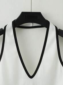 SHEIN Franclia Áo kiểu cổ yếm thanh lịch, áo kiểu casual phối đen trắng, thích hợp cho đi chơi, nghỉ mát, đi biển, mặc hàng ngày, áo mùa hè không tay kiểu cổ yếm. - trắng - Xem 4