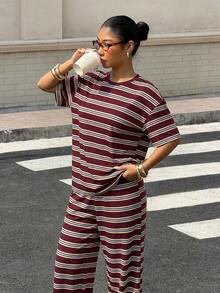 Muchica Setelan Kasual 2 Potong Atasan dan Celana Panjang Motif Garis-garis Burgundy Ukuran Plus - Burgundy - View 4