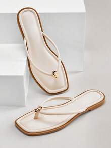 SHUZIA Quiet Luxury 女士方头金色点缀极简卷边软垫金属PU人字拖——精致、简洁、轻松时尚 - 米色 - 查看 7