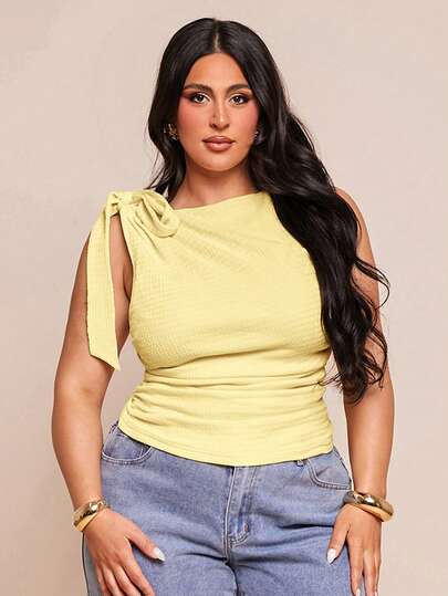 SHEIN BAE Blusa asimétrica sin mangas con textura de volantes para mujer de talla grande, en beige y amarillo crema, elegante para primavera y verano, atuendos para el 4 de julio, atuendos de club sexy para mujer, atuendos de concierto country, 4 de julio, atuendos de concierto para mujer, atuendos de rave festival, ropa occidental para mujer, graduación, atuendos de vacaciones para mujer, tops cortos para mujer, top hombros descubiertos, tops lindos, top amarillo, tops para salir, tops de talla grande, tops de verano lindos, tops estilo Y2K, amarillo mantequilla, tops para salir para mujer