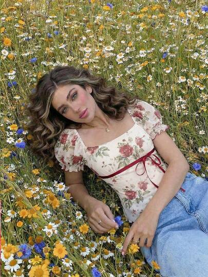 SHEIN MOD Camiseta de mujer de manga de pétalo con estampado elegante de mariposa, para verano