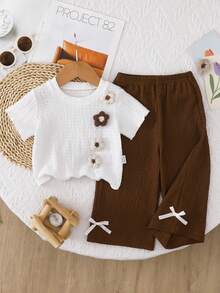 SHEIN Playful Pals 2-teiliges Kleider-Set für Kleinkind-Mädchen, braun und weiß, süßes Sommer-Urlaubsoutfit mit 3D-Blumenapplikation, T-Shirt und weiten ausgestellten Hosen, Boho-Chic - Verschiedenfarbig - Übersicht 9