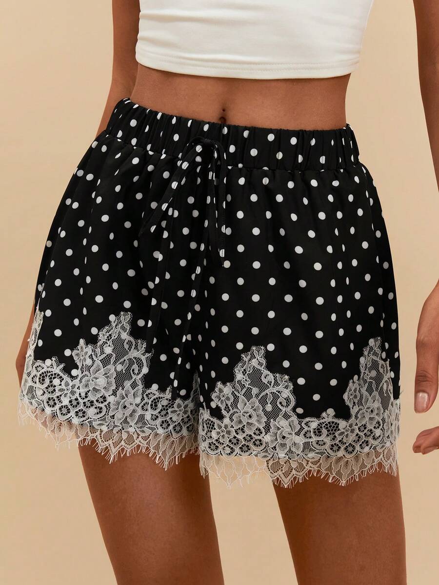Travachic Quần short nữ màu đen chấm bi phối ren phong cách casual thanh lịch đa năng mặc hàng ngày hẹn hò du lịch Tulum, mẫu mới 2026, quần short ren nữ, quần short mùa hè, quần short đi lễ hội, họa tiết thời trang - màu đen - Xem 1