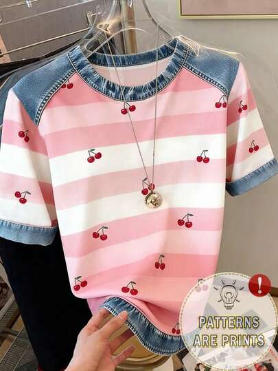 Resyla Camiseta Feminina Casual e da Moda com Efeito Denim Patchwork, Estampa Digital Listrada e de Cereja, Gola Redonda
