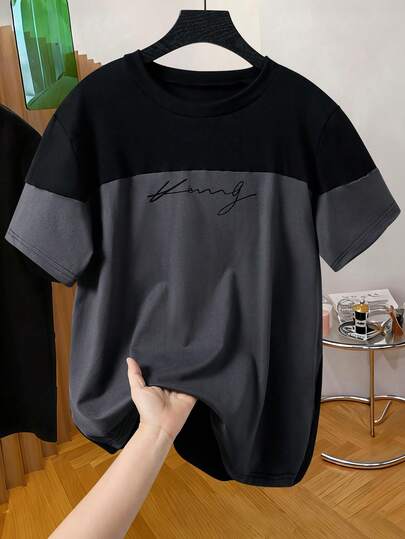 Áo thun phối màu đen xám thời trang cho bé trai tuổi teen, chất liệu mềm mại, thoải mái, phù hợp cho các hoạt động ngoài trời, thể thao, chụp ảnh, dễ phối đồ và phong cách, là món đồ không thể thiếu trong mùa hè dành cho bé trai tuổi teen.