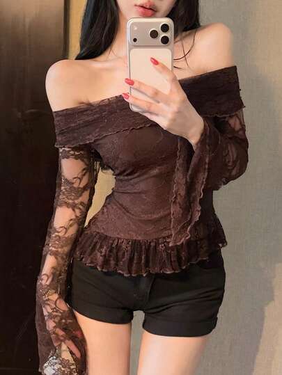 DAZY Áo nữ tay dài hở vai, chất liệu lưới xuyên thấu, họa tiết hoa nhí khắp thân, thích hợp cho ngày Valentine.