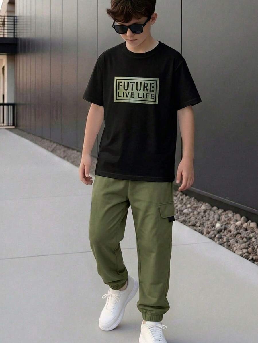 SHEIN Vacaura 男童印花黑色短袖T恤+米色工装裤休闲套装（2件套），春夏款 - 軍綠色 - 查看 1