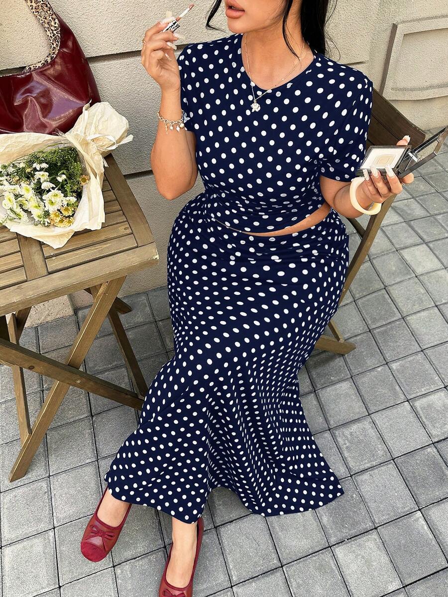 GalTyme 海军蓝加大码女式波点印花短袖露脐上衣和鱼尾中长裙两件套 - 藏蓝色 - 查看 1