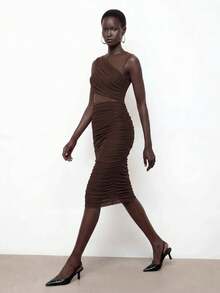 Maija 女士优雅纯色褶裥腰身半透明圆领无袖修身中长连衣裙，适合派对、早春节日、优雅秋季穿着，女士服装，棕色连衣裙 - 棕色 - 查看 3