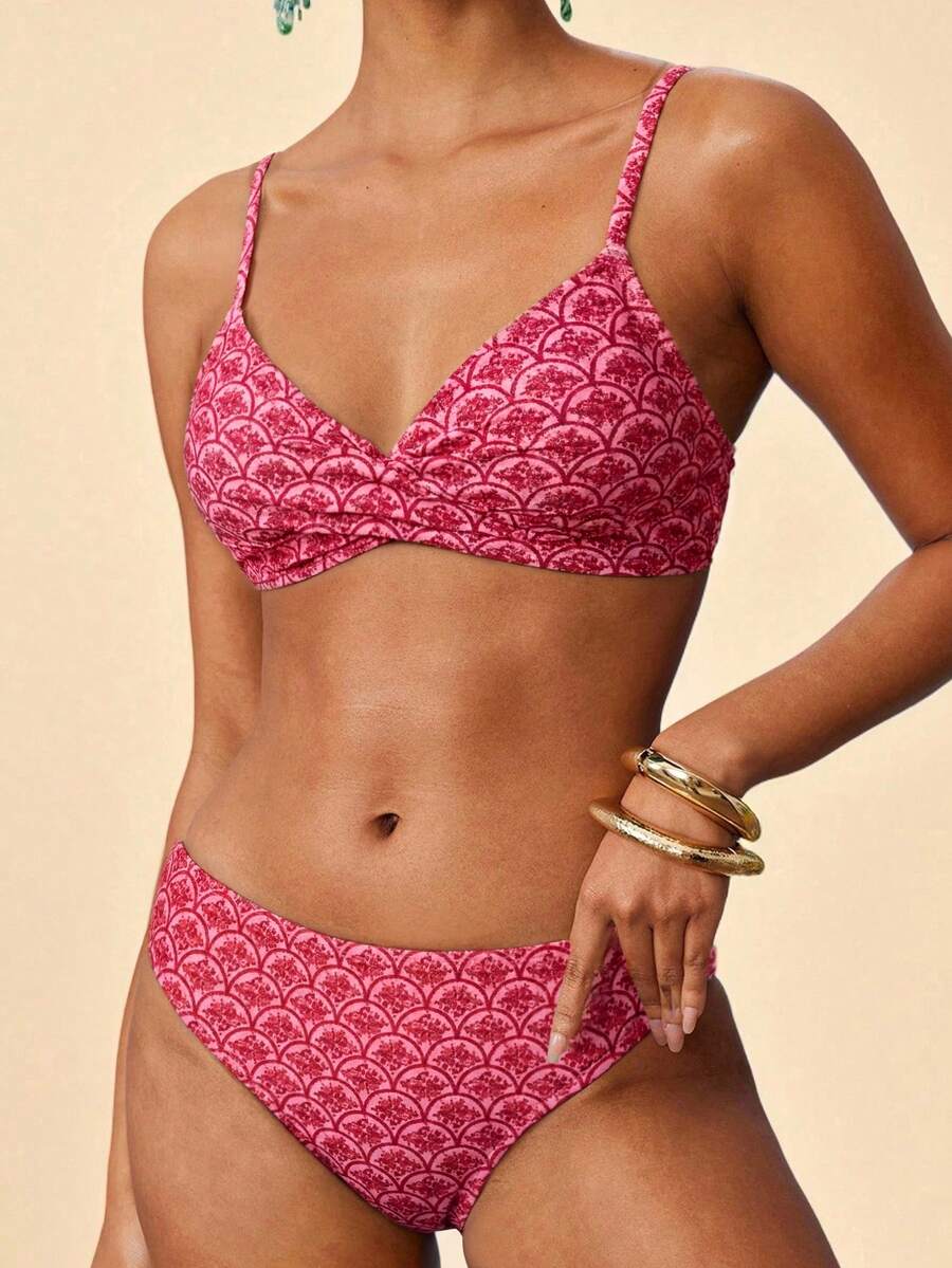 SHEIN TRVLCHIC Bộ bikini và quần tam giác in họa tiết toàn thân, xếp ly, dành cho nữ, thích hợp mặc đi biển mùa hè. - Đỏ - Xem 1