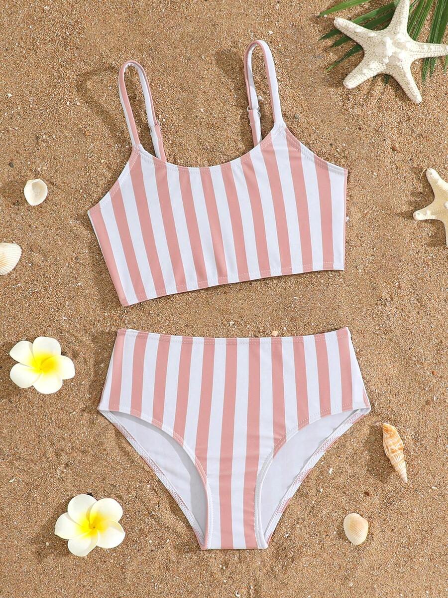 SHEIN Bộ bikini cho bé gái, bộ đồ bơi cho bé gái, phong cách thường ngày, kiểu dáng đi nghỉ mát, đồ bơi màu hồng, họa tiết sọc đơn giản, vải dệt kim, dây đeo vai đôi, bộ hai mảnh, áo tank top kết hợp với quần bơi, thời trang, giản dị, tinh tế, thanh lịch và nữ tính, thích hợp cho bơi lội, kỳ nghỉ hè, bãi biển, bờ biển, hồ bơi, tiệc mùa hè, giải trí và nghỉ mát. Bộ bikini cho bé gái, bộ bikini mùa hè, đồ bơi cho bé gái. - Hồng - Xem 1