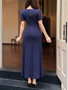 Feyla Robe mi-longue élégante à manches courtes avec décoration métallique et col asymétrique pour femmes - bleu indigo - Voir 4