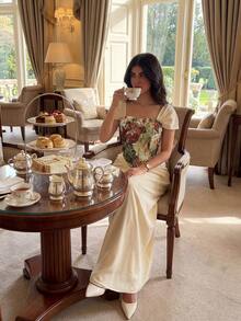 Modelyn Đầm nữ màu mơ dệt kim tay ngắn phối họa tiết jacquard, eo xếp ly, gấu đầm thanh lịch, lãng mạn, thích hợp cho mùa xuân/hè. - Màu be - Xem 6