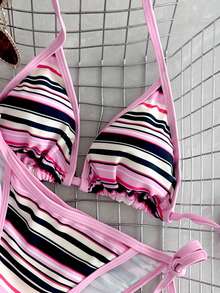 Swim Mod 2 pièces Ensemble de maillot de bain femme style vacances d'été, Top à col ras-du-cou avec imprimé rayé coloré et bordure rose, bas triangle avec liens sur les côtés - Multicolore - Voir 5
