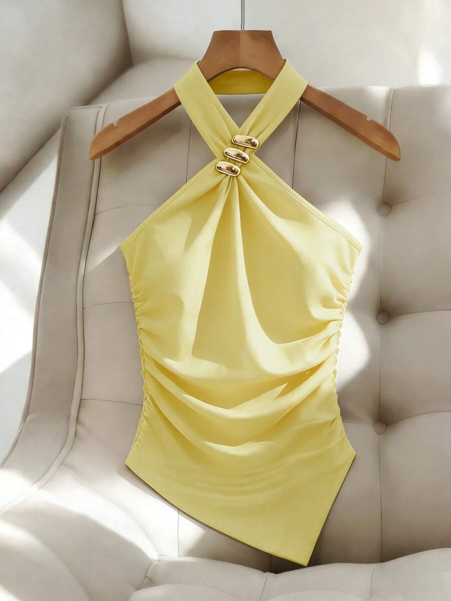 Franclia 淡黃色夏季優雅派對夜女士掛脖背心上衣,金屬裝飾無袖短版上衣,針織修身不對稱下擺抓皺拉鍊上衣 - 淡黃色 - 查看 1