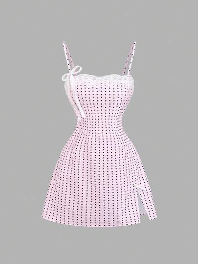 Sweetra Đầm hai dây màu hồng chấm bi phối ren thắt nơ, xẻ tà, gợi cảm, phong cách nghỉ dưỡng dành cho nữ.