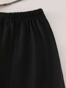 SHEIN Elladie kids 女童休闲黑色短袖立体印花T恤搭配黑色喇叭裤两件套，优雅夏季套装 - 黑色 - 查看 3