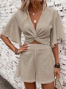 SHEIN Clasi Bộ đồ hai mảnh gồm áo croptop tay bướm xoắn phía trước và quần short. - Màu be - Xem 1