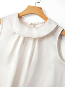 GlowEve CURVE 大码女式纯色翻领无袖褶皱上衣，适合约会、办公、户外活动穿着。 - 杏色 - 查看 3