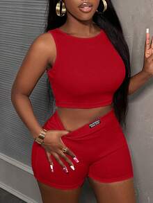 Slaydiva Conjunto de 2 piezas de punto minimalista y casual para mujer, con top corto sin mangas de cuello redondo y shorts ajustados de cintura alta - Rojo - Ver 5