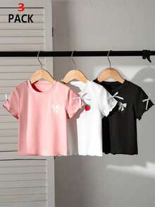 SHEIN 女童多色时尚简约三件套T恤套装。上衣正面饰有草莓蝴蝶结热转印图案，袖口也点缀着蝴蝶结。适合春夏休闲穿着。 - 彩色 - 查看 3