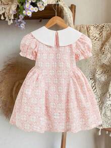 SHEIN Elladie kids 女童（小号）浅粉色花卉提花连衣裙，配白色大彼得潘领、泡泡袖，复古风格，适合休闲穿着或特殊场合。 - 粉色 - 查看 2