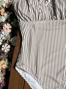 SHEIN Swim Mod 1 bộ đồ bơi nữ màu be và nâu kẻ sọc, xếp ly phía trước, điểm nhấn nơ, thích hợp mặc đi biển mùa hè. - Nhiều màu - Xem 6