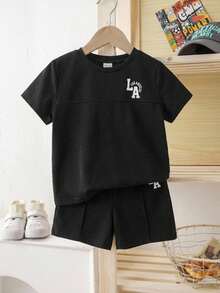 SHEIN Little Byeori 儿童休闲运动可爱日常舒适字母图案印花圆领T恤和短裤套装，2件套，适合旅行、上学、聚会、秋冬季穿着。 - 黑色 - 查看 4