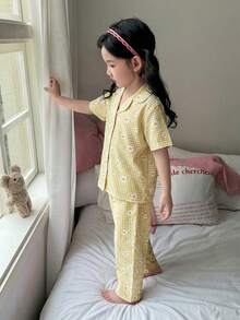 SHEIN 女童简约蝴蝶结条纹图案翻领纽扣短袖宽松舒适梭织睡衣套装，2 件套 - 黃色 - 查看 3