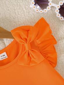 SHEIN Playful Pals 2件組女嬰0-3歲橘色夏季可愛度假休閒優雅外出裝 蝴蝶結喇叭袖上衣收腰花卉印花短褲套裝 - 橘色 - 查看 5