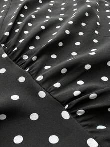SHEIN Tall CURVE 大码女式波点吊带系带性感A字高腰迷你连衣裙 - 黑與白 - 查看 8