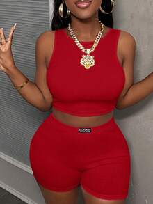 Slaydiva Conjunto de 2 piezas de punto minimalista y casual para mujer, con top corto sin mangas de cuello redondo y shorts ajustados de cintura alta - Rojo - Ver 7