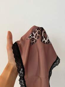 ZzzCrew Bộ đồ ngủ nữ gợi cảm họa tiết da báo gồm áo hai dây ren và quần dài. - Nhiều màu - Xem 7