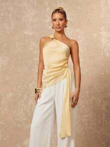 Lumalex 亮面缎面不对称金属装饰褶皱腰身修身女式背心 - 黃色 - 查看 11