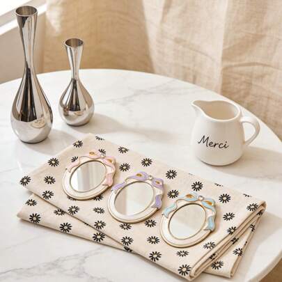 Muroi Mono 1 Gương trang điểm mini hình nơ (có các màu Hồng/Xanh dương/Tím), khung kim loại, không cần điện, gương trang điểm để bàn thời trang, gương nhỏ xinh, hoàn hảo cho sinh nhật, đám cưới, trang trí tiệc Halloween, quà tặng đám cưới, quà tặng tiệc tùng.