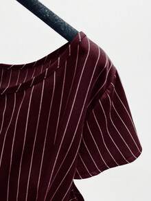 GlowEve CURVE 大码女式条纹船领短袖扭结前襟上衣和中腰直筒裤套装，女士两件套服装，条纹裤套装，蝴蝶结细节服装套装 - 酒紅色 - 查看 4
