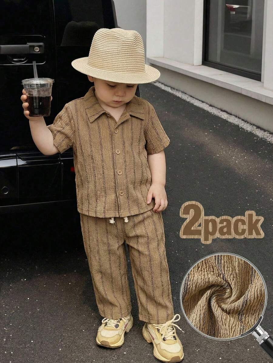 SHEIN Bộ áo sơ mi ngắn tay kẻ sọc một hàng cúc và quần dài cạp chun cho bé trai (kiểu dáng thường ngày) - Màu Khaki - Xem 1