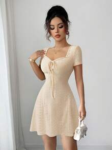 SHEIN Elenzya 新款夏季奶油黄针织提花性感修身系带迷你连衣裙（女款） - 杏色 - 查看 5